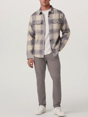 Men’s Vuori NWOT Meta Pant in Light Grey size 33